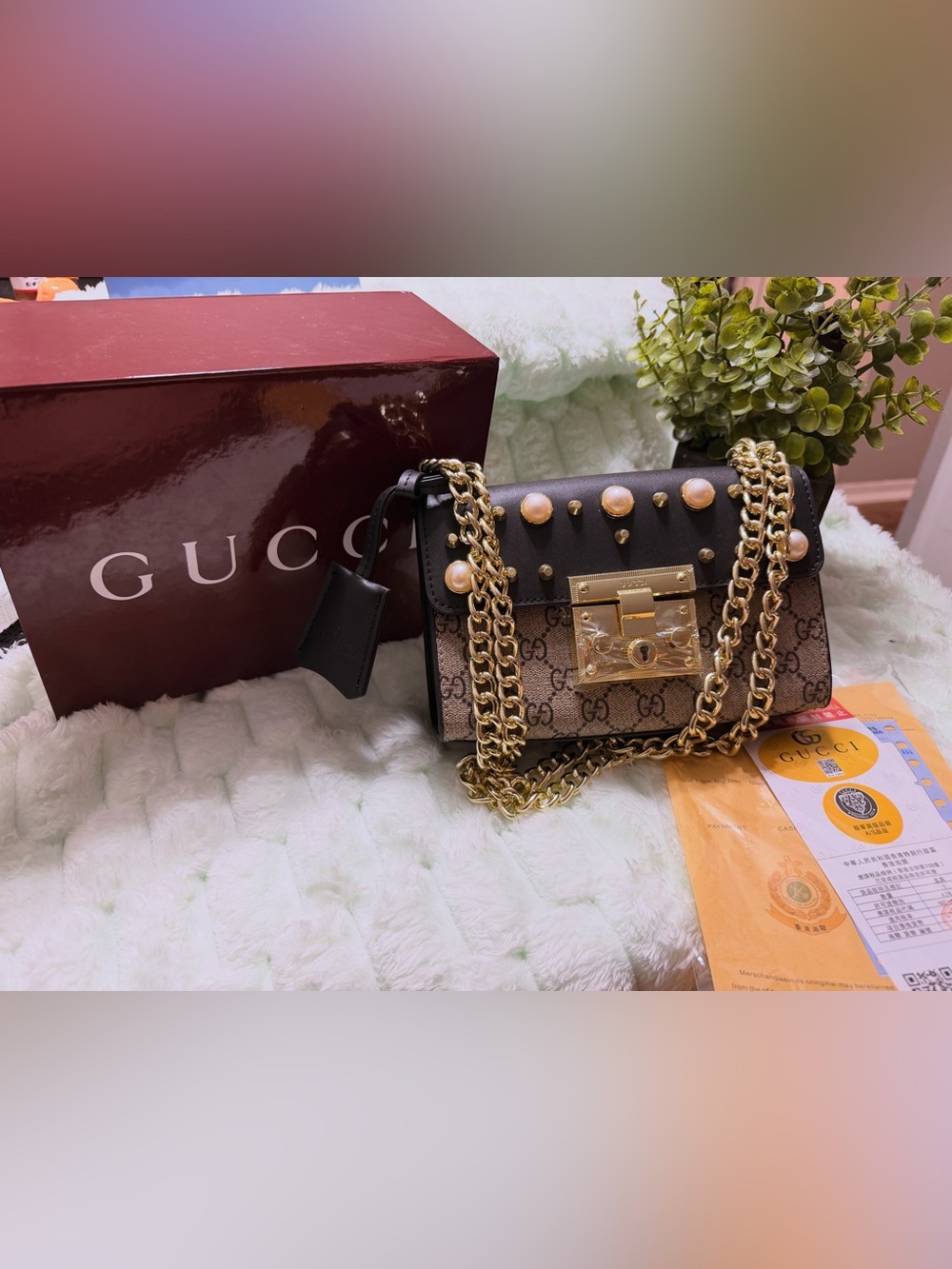Gucci GG Supreme Studded Chain Shoulder Bag in Beige/Black with Gold Hardware
